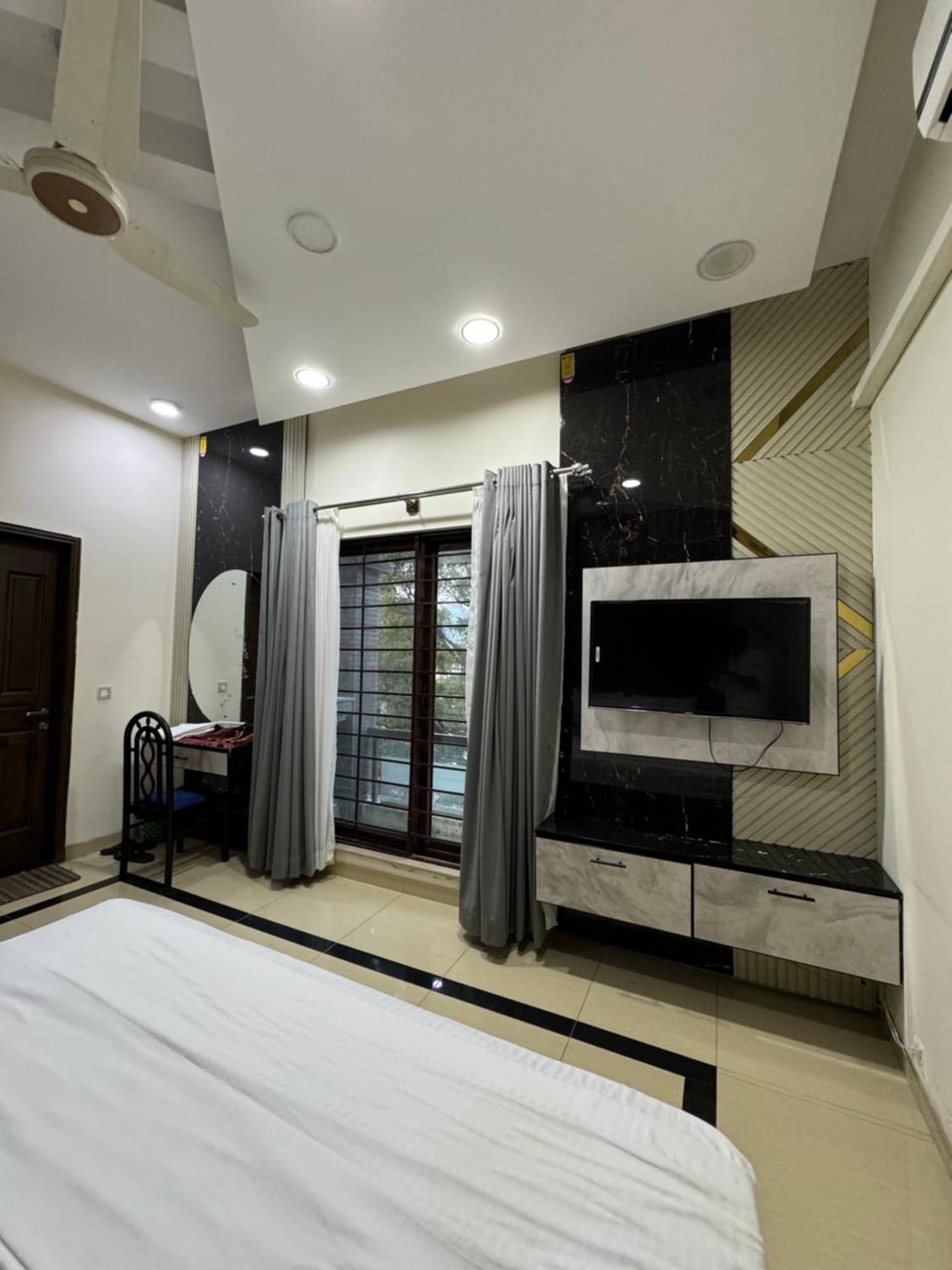 Rose Valet Guest House Islamabad Bagian luar foto