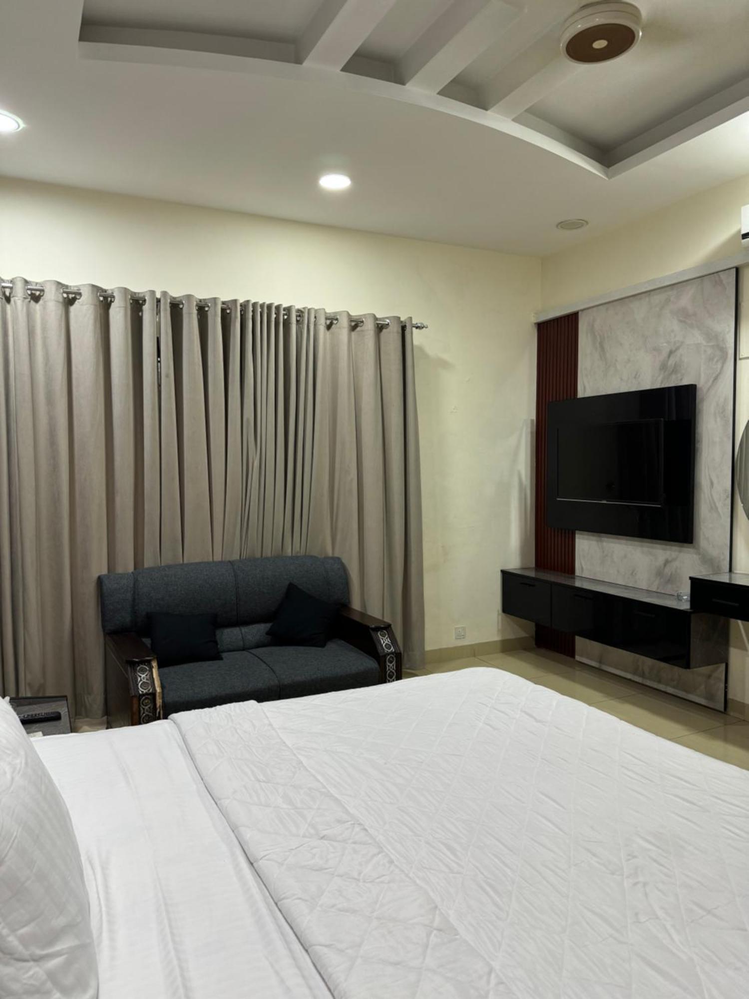 Rose Valet Guest House Islamabad Bagian luar foto