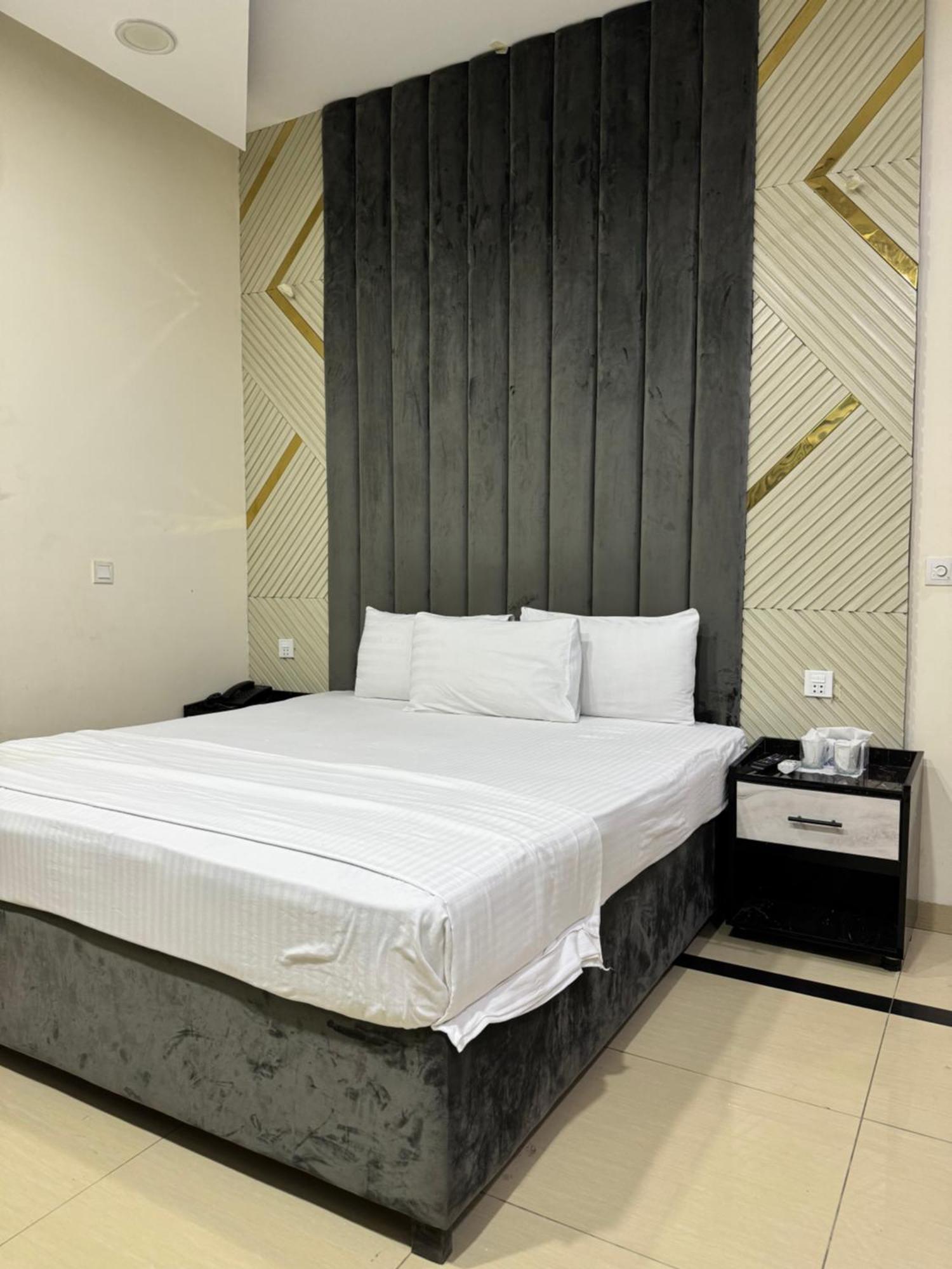 Rose Valet Guest House Islamabad Bagian luar foto