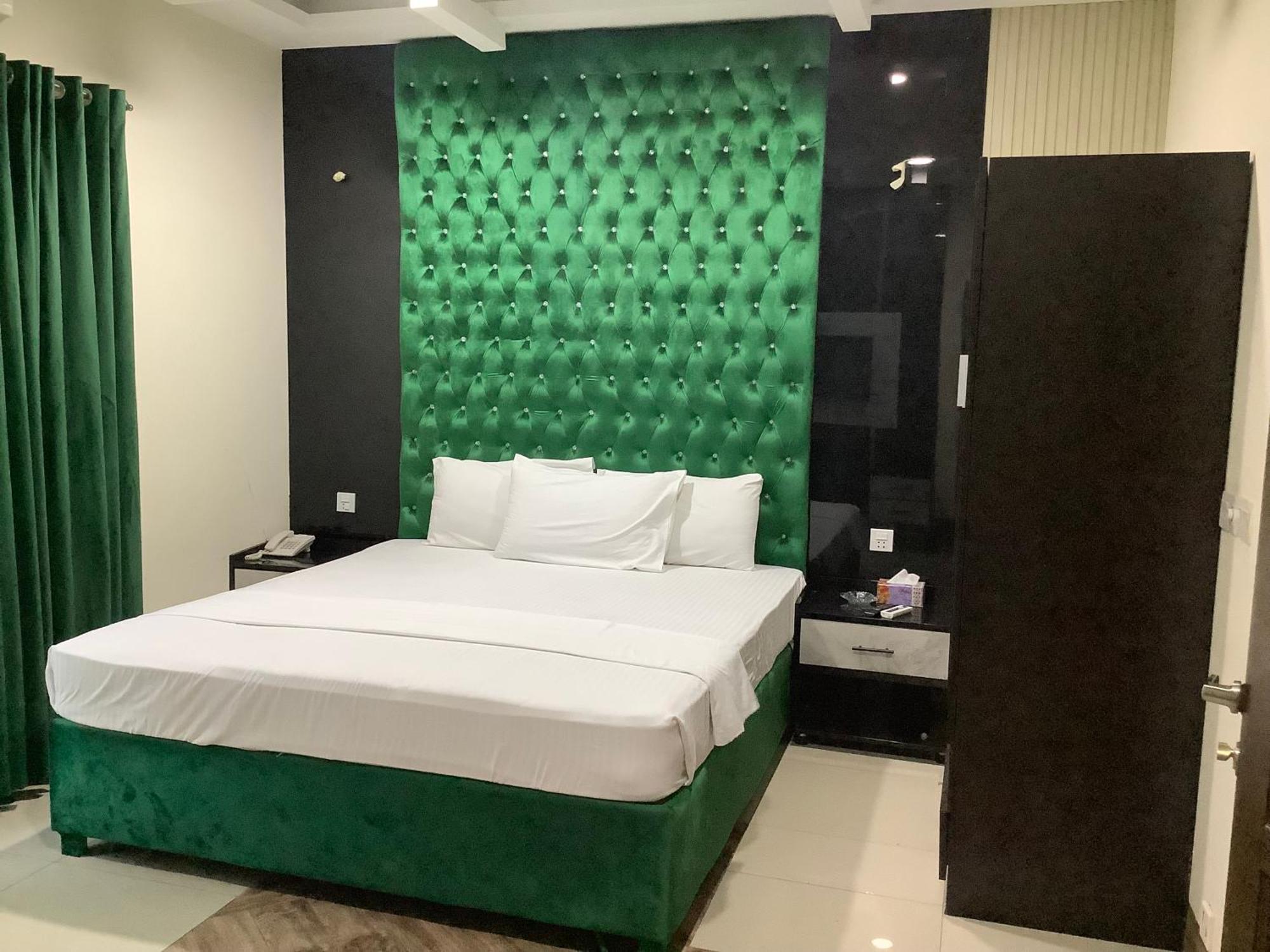 Rose Valet Guest House Islamabad Bagian luar foto
